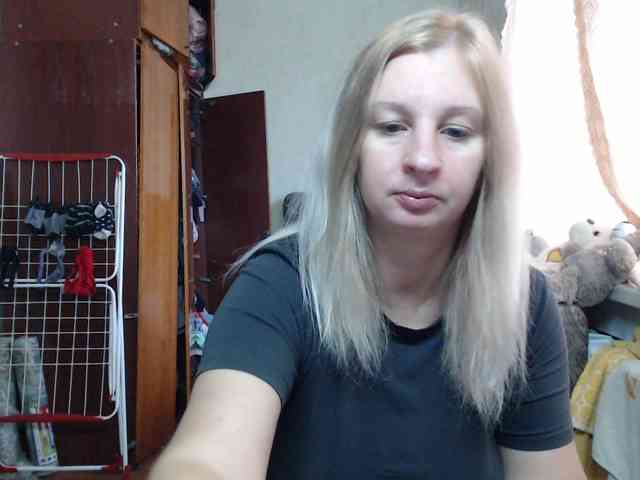 BustyBlondy webcam