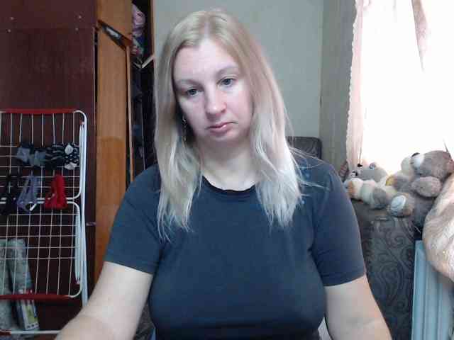 BustyBlondy webcam