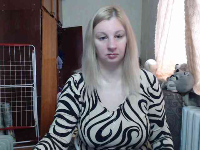 BustyBlondy webcam