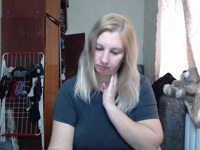 BustyBlondy webcam