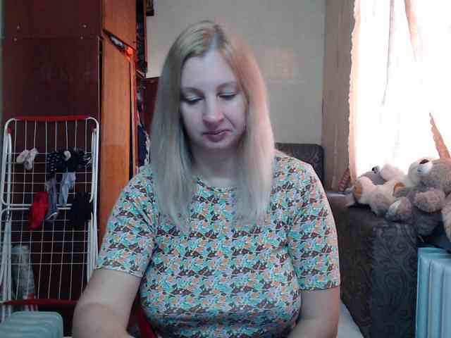 BustyBlondy webcam
