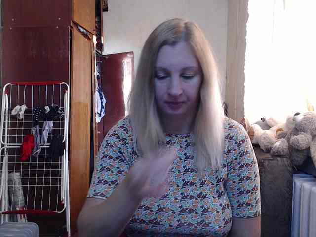 BustyBlondy webcam