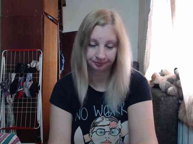 BustyBlondy webcam