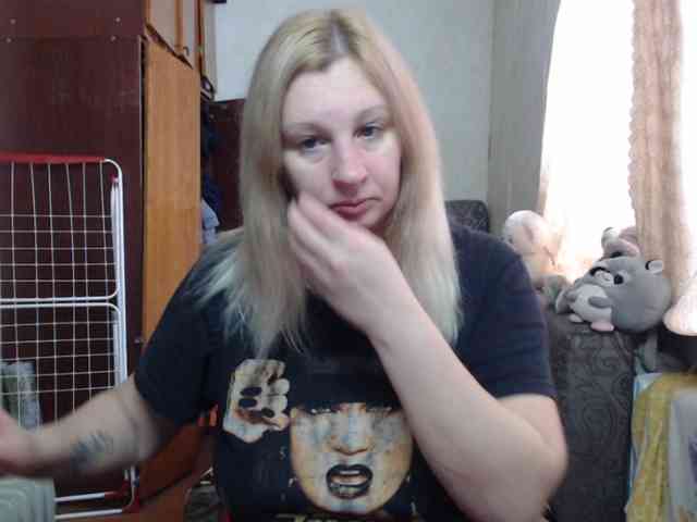 BustyBlondy webcam