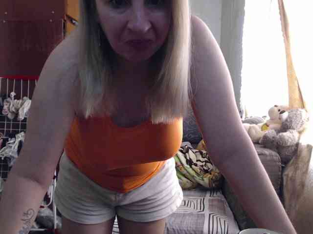BustyBlondy webcam