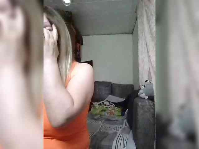 BustyBlondy webcam