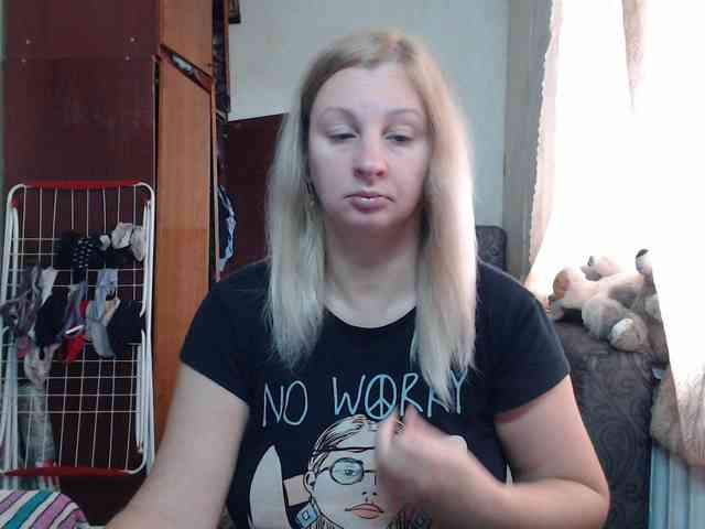 BustyBlondy webcam