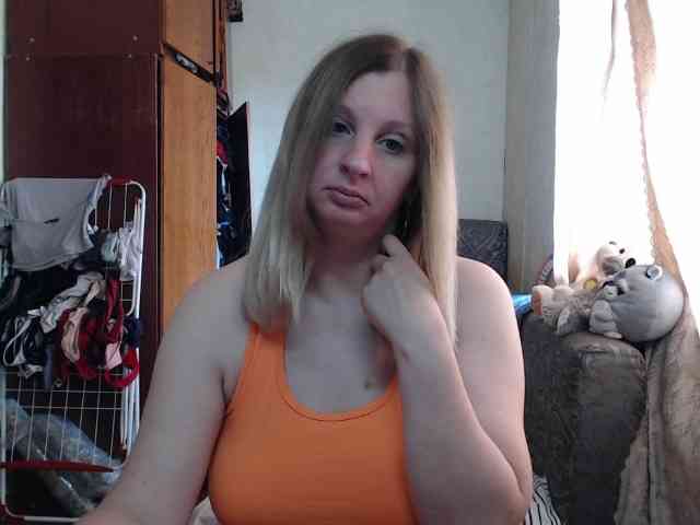 BustyBlondy webcam