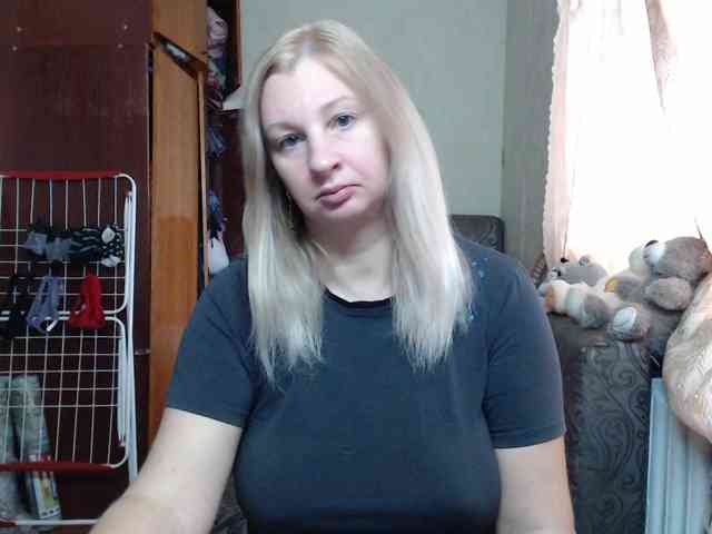 BustyBlondy webcam