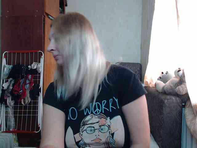BustyBlondy webcam