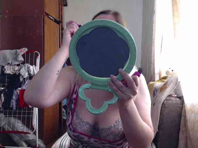 BustyBlondy webcam