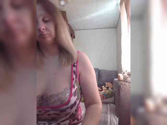 BustyBlondy webcam