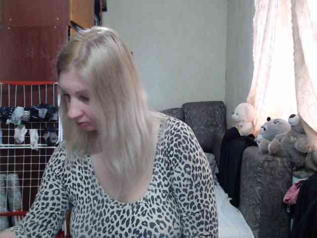 BustyBlondy webcam