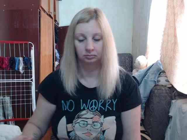 BustyBlondy webcam