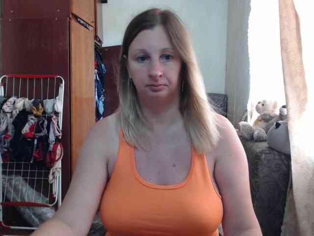 BustyBlondy webcam