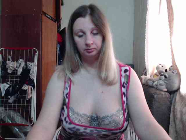 BustyBlondy webcam