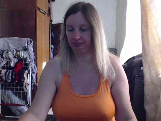 BustyBlondy webcam