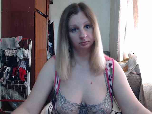 BustyBlondy webcam