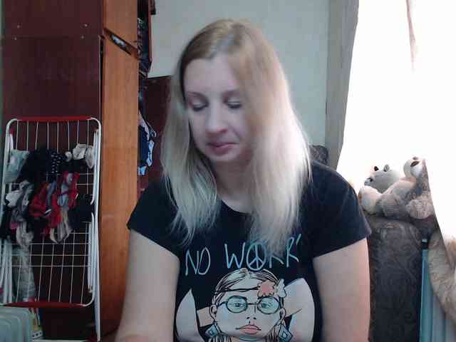 BustyBlondy webcam