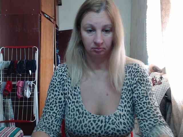 BustyBlondy