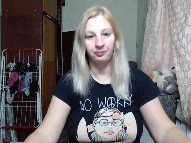BustyBlondy webcam