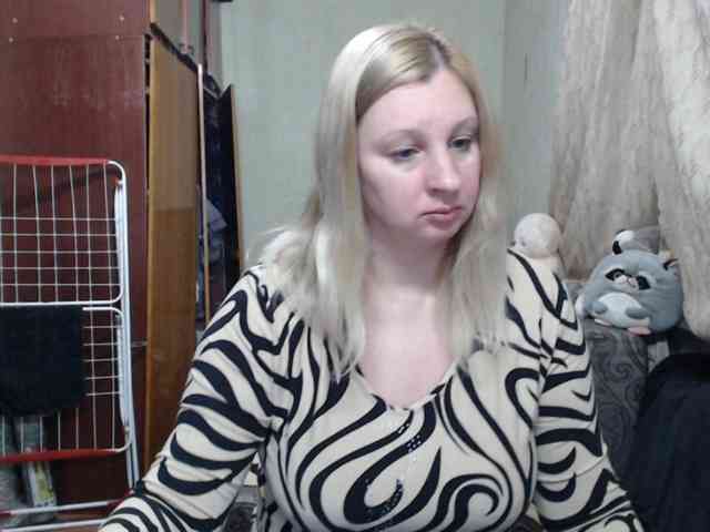 BustyBlondy webcam