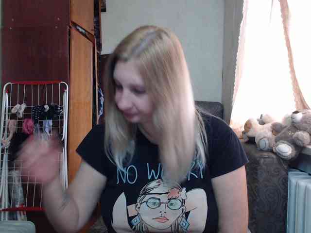 BustyBlondy webcam