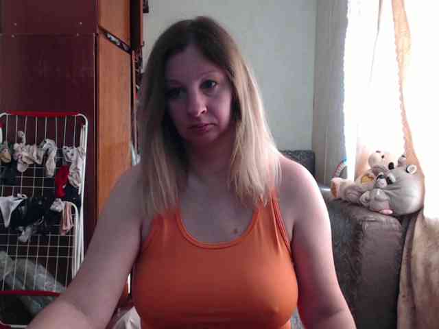 BustyBlondy webcam