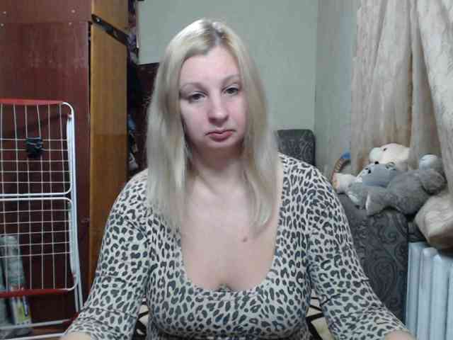 BustyBlondy webcam