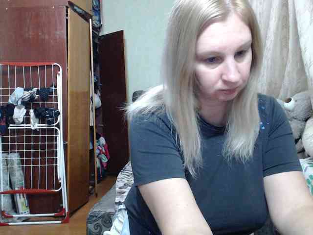 BustyBlondy webcam