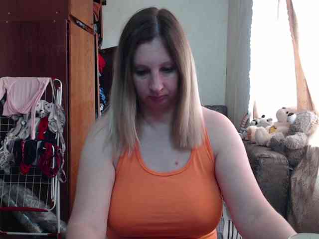 BustyBlondy webcam