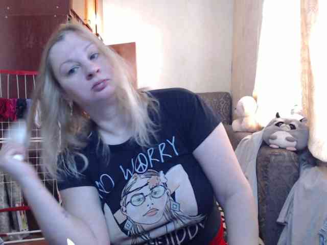 BustyBlondy webcam