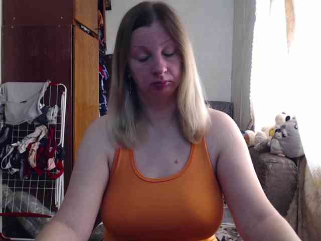 BustyBlondy webcam