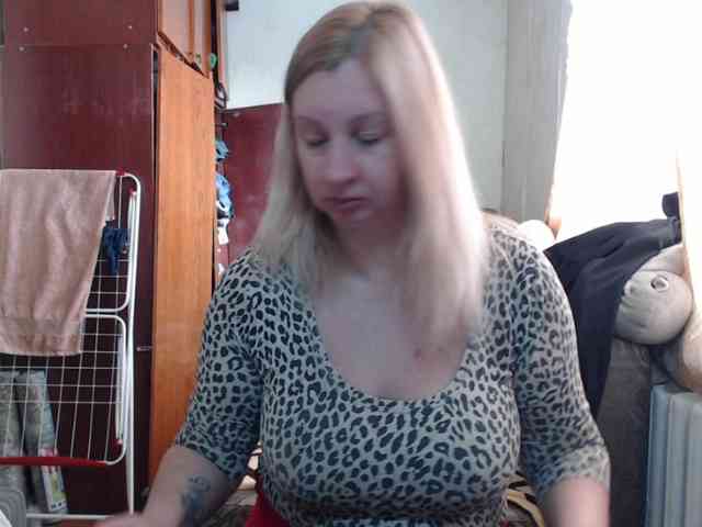 BustyBlondy webcam