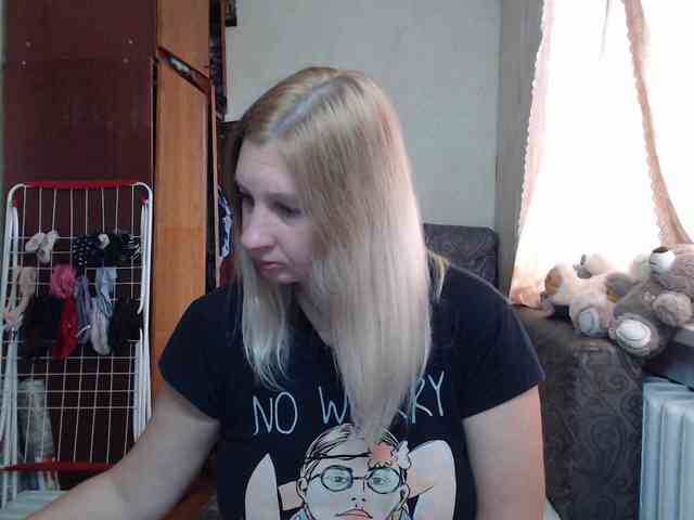 BustyBlondy webcam