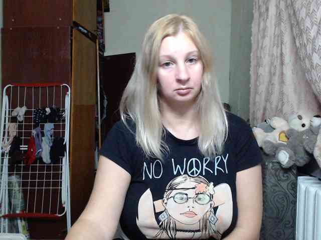 BustyBlondy webcam