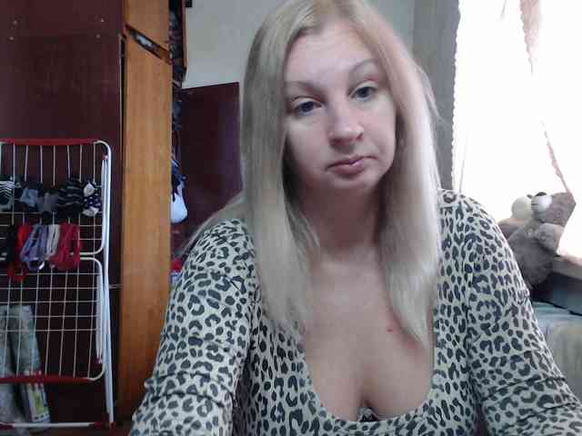 BustyBlondy webcam
