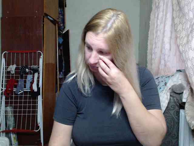BustyBlondy webcam