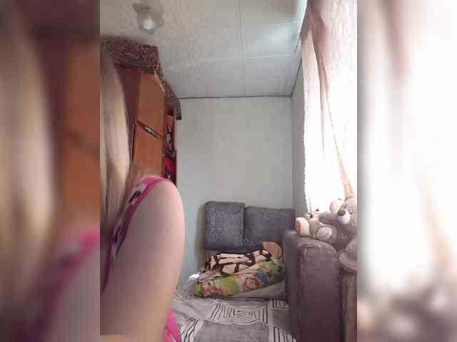 BustyBlondy webcam