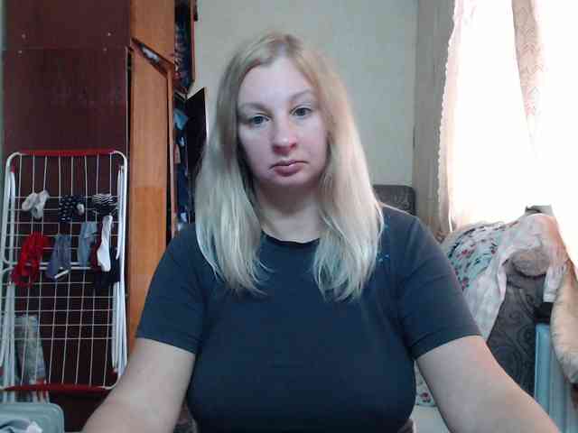 BustyBlondy webcam