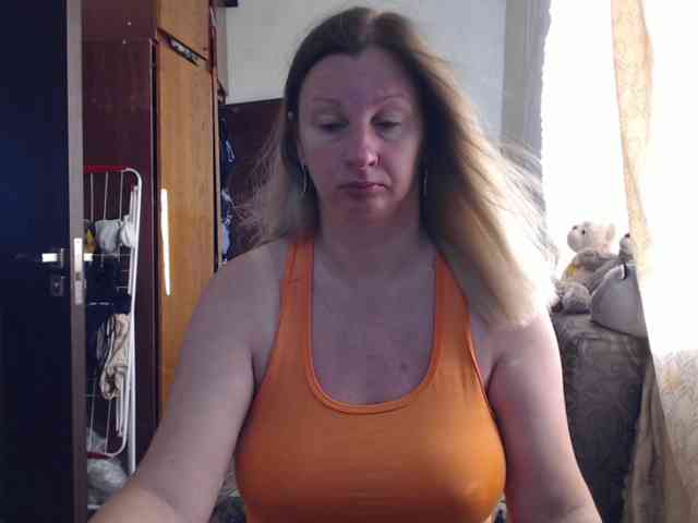 BustyBlondy webcam