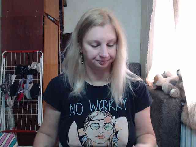 BustyBlondy webcam