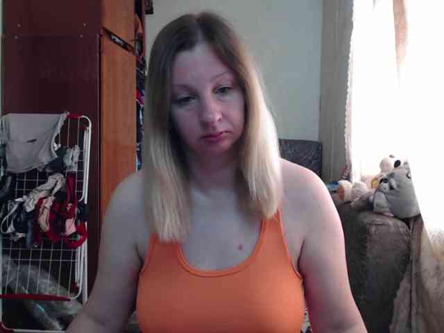 BustyBlondy webcam