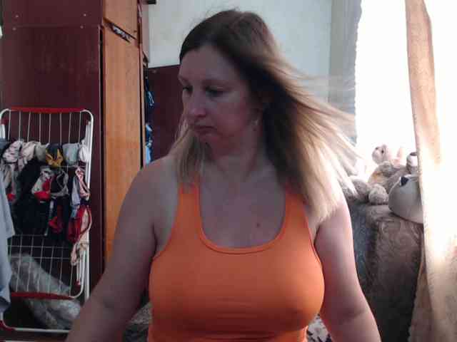 BustyBlondy webcam
