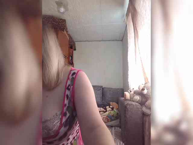 BustyBlondy webcam