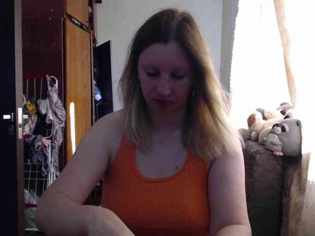 BustyBlondy webcam