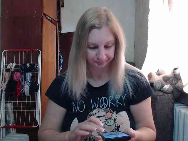 BustyBlondy webcam