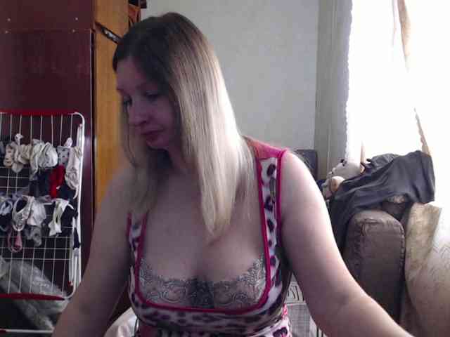 BustyBlondy webcam