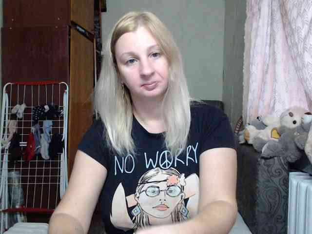 BustyBlondy webcam