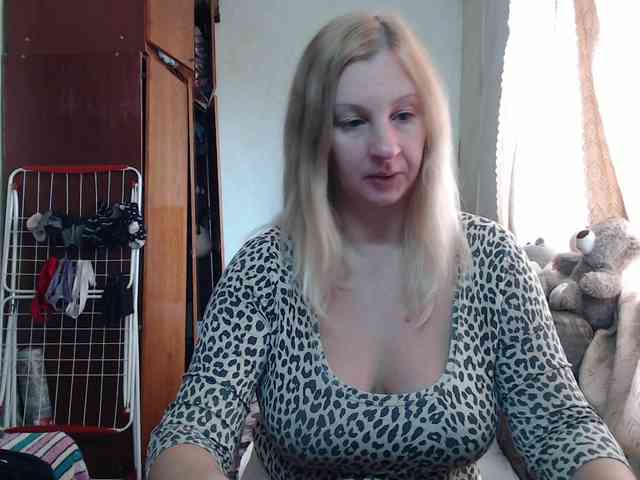 BustyBlondy webcam